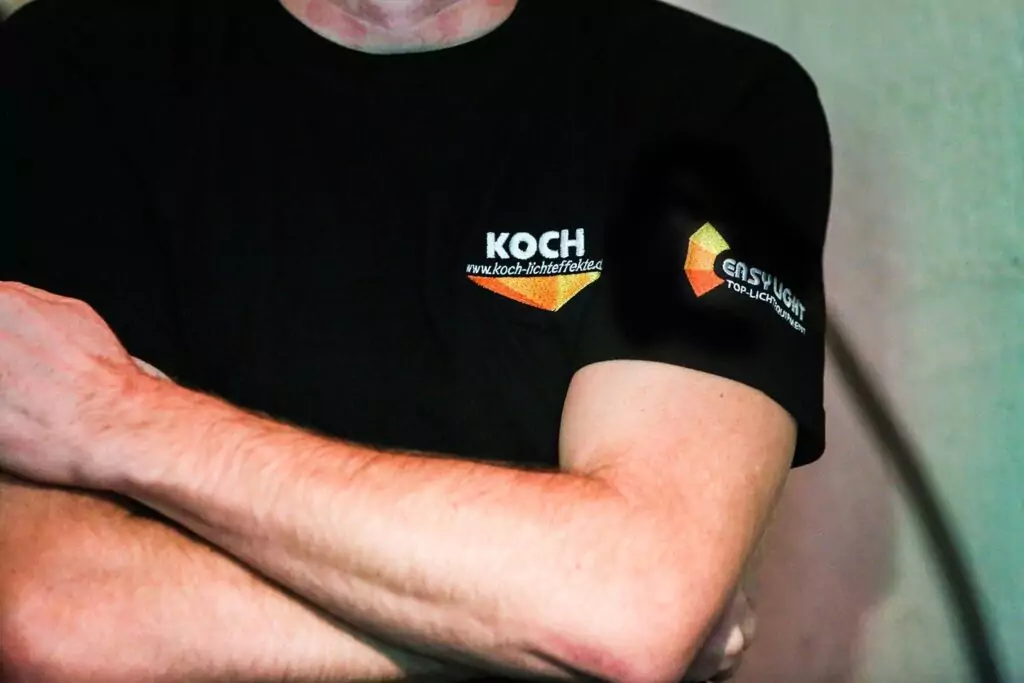 Wir sind ihr Partner für Veranstaltungstechnik, Eventdienstleistungen, Vermietung von Veranstaltungstechnik und Verkauf von Scheinwerfern und Lichtkonzepten. Gerne beraten wir Sie professionell und unverbindlich.